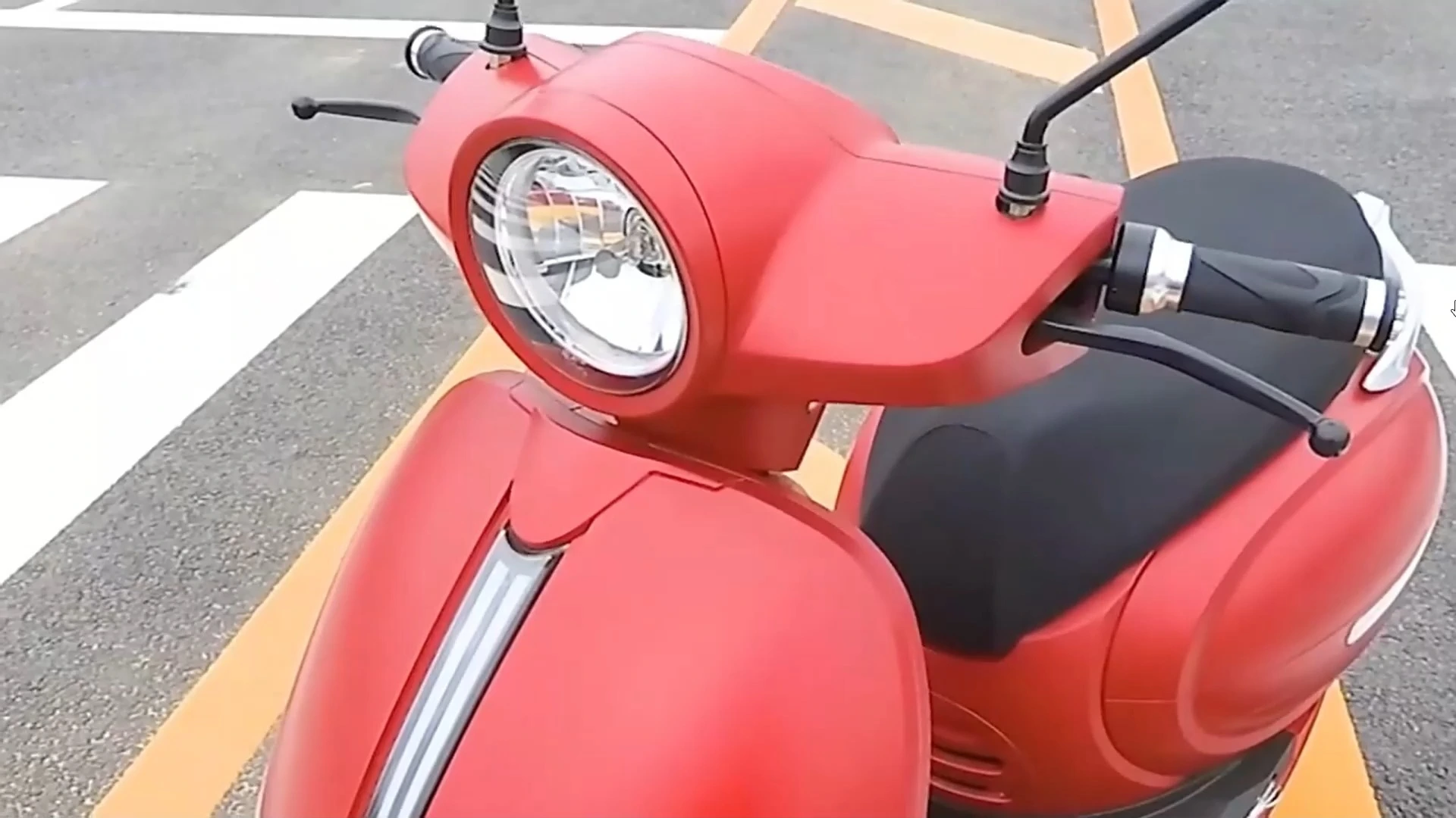 High-Speed 1000W Electric City Motorcycle EBike with 60v 72v Lead-Acid Battery Supply for Bike and Bicycle Riding 1