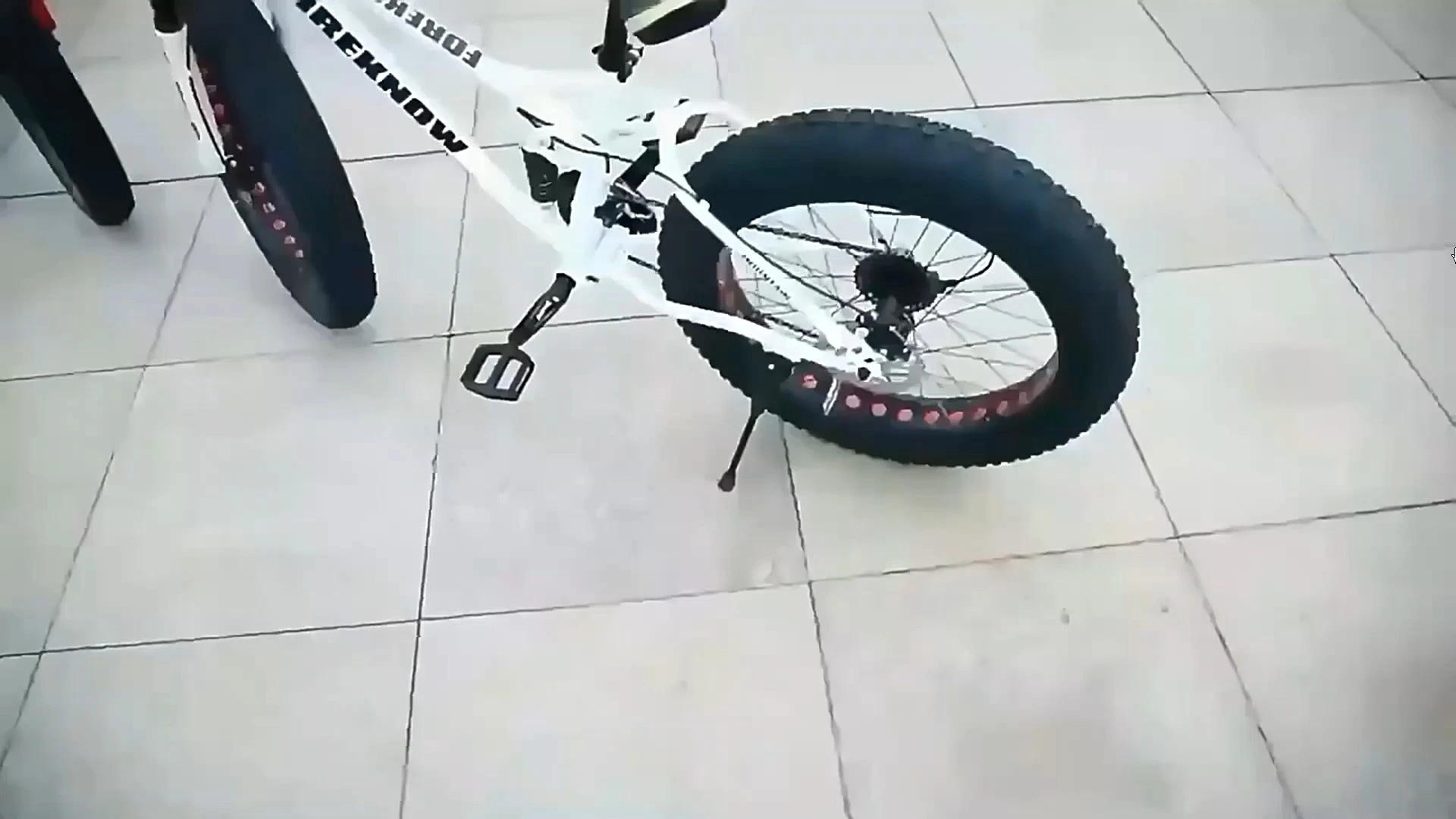 Wholesale Mountain Bike Bicycle 26 Inch 21 Speed High-carbon Steel Snow Beach Bike with Fat Tire for Sales 1