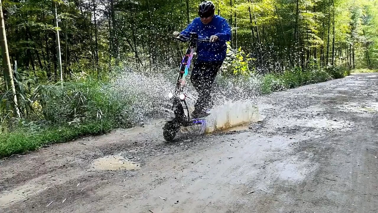 High Speed with Lithium Battery 48V 1600w Strong Power Electric Scooter Fashion Flash Light Frame Electric Scooter 1