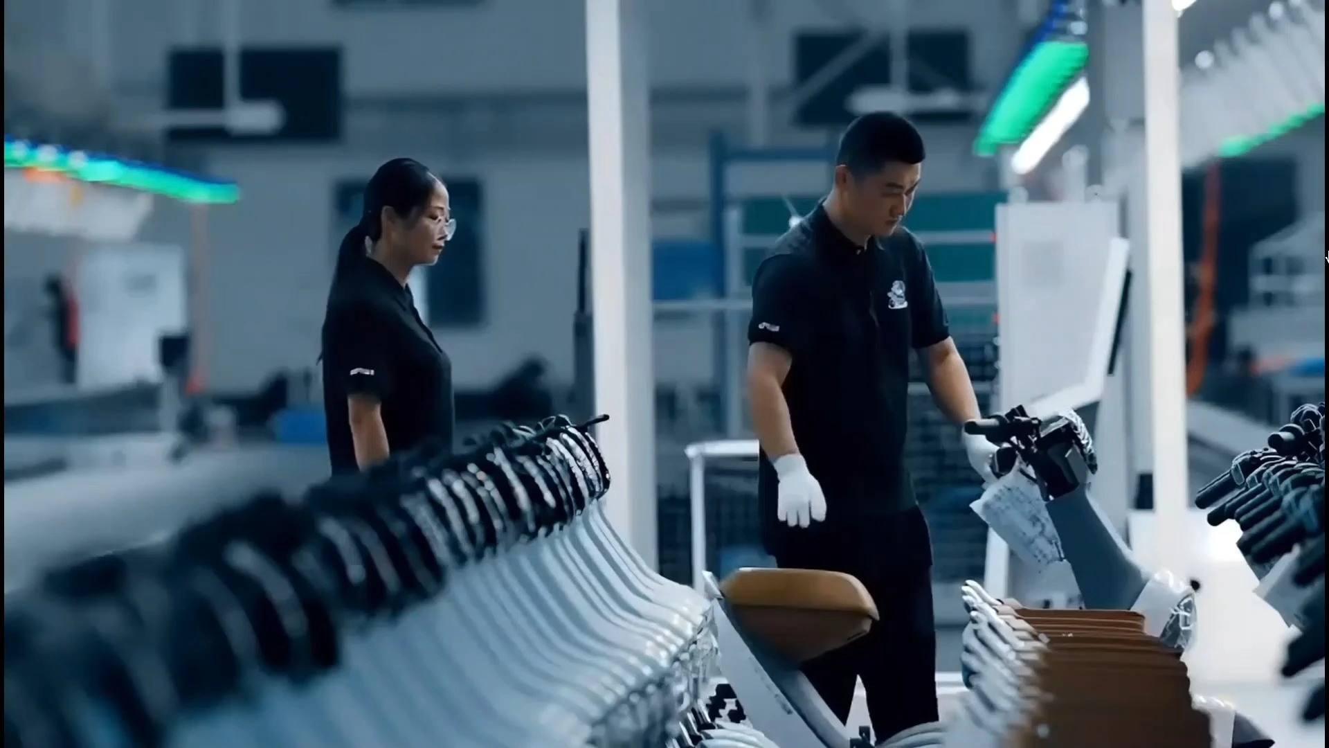 Le tricycle électrique à 3 roues le plus populaire pour adultes, avec une vitesse de 30 à 35 km/h, un modèle à cadre ouvert de 800 W et une batterie au plomb-acide. 1