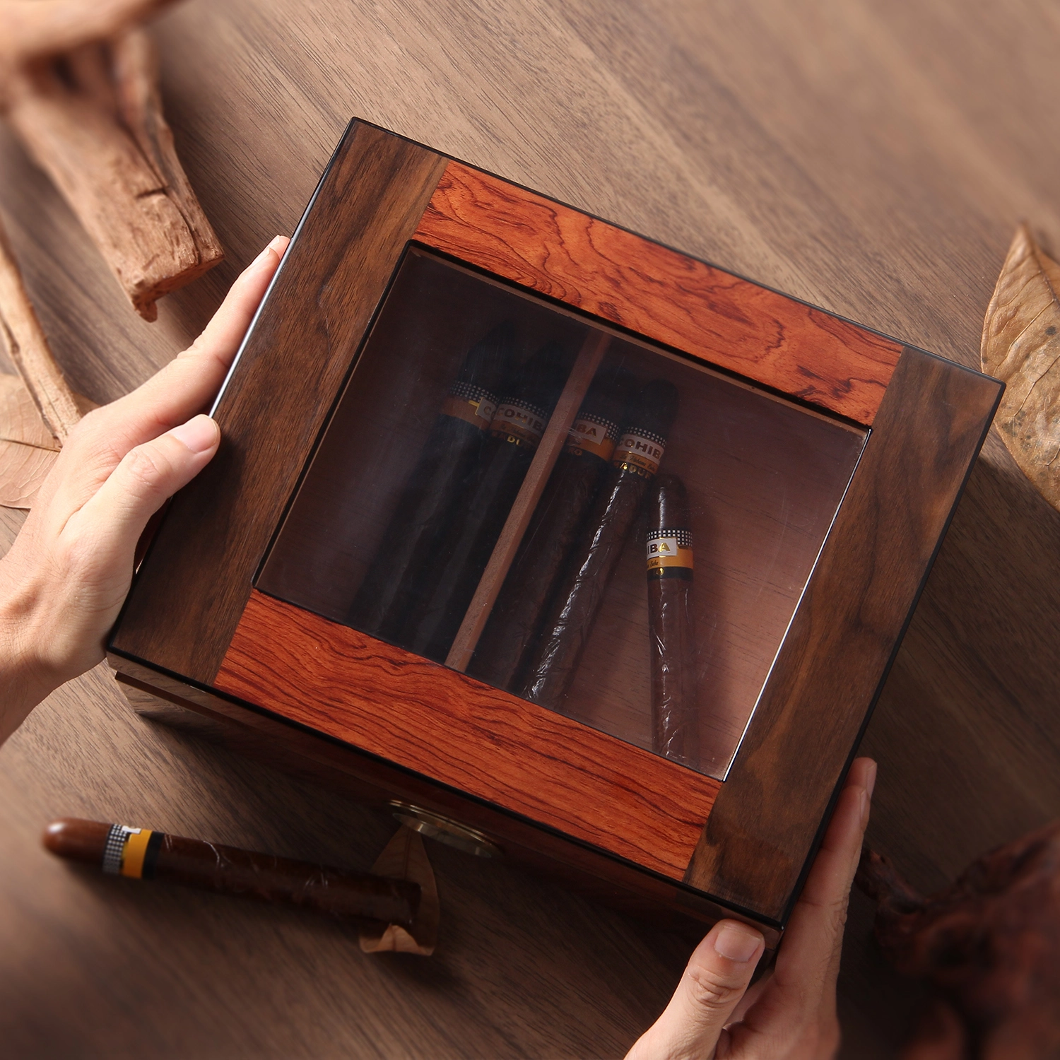 Custom Cedar Wood Humidor Luxury High Gloss Large Cigar Case 1