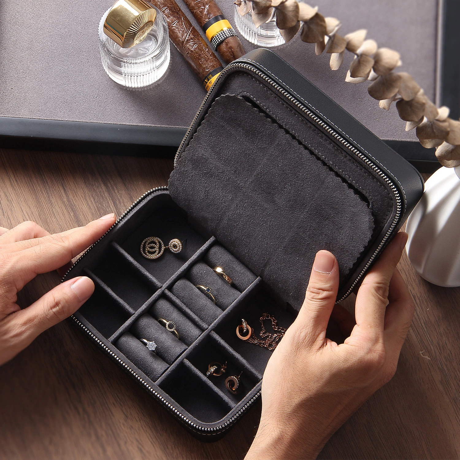 Mini étui de voyage noir en cuir synthétique avec fermeture éclair, portable, pour bagues, boucles d&#39;oreilles, colliers, bijoux, petit organiseur de rangement, boîte à bijoux pour femmes 1