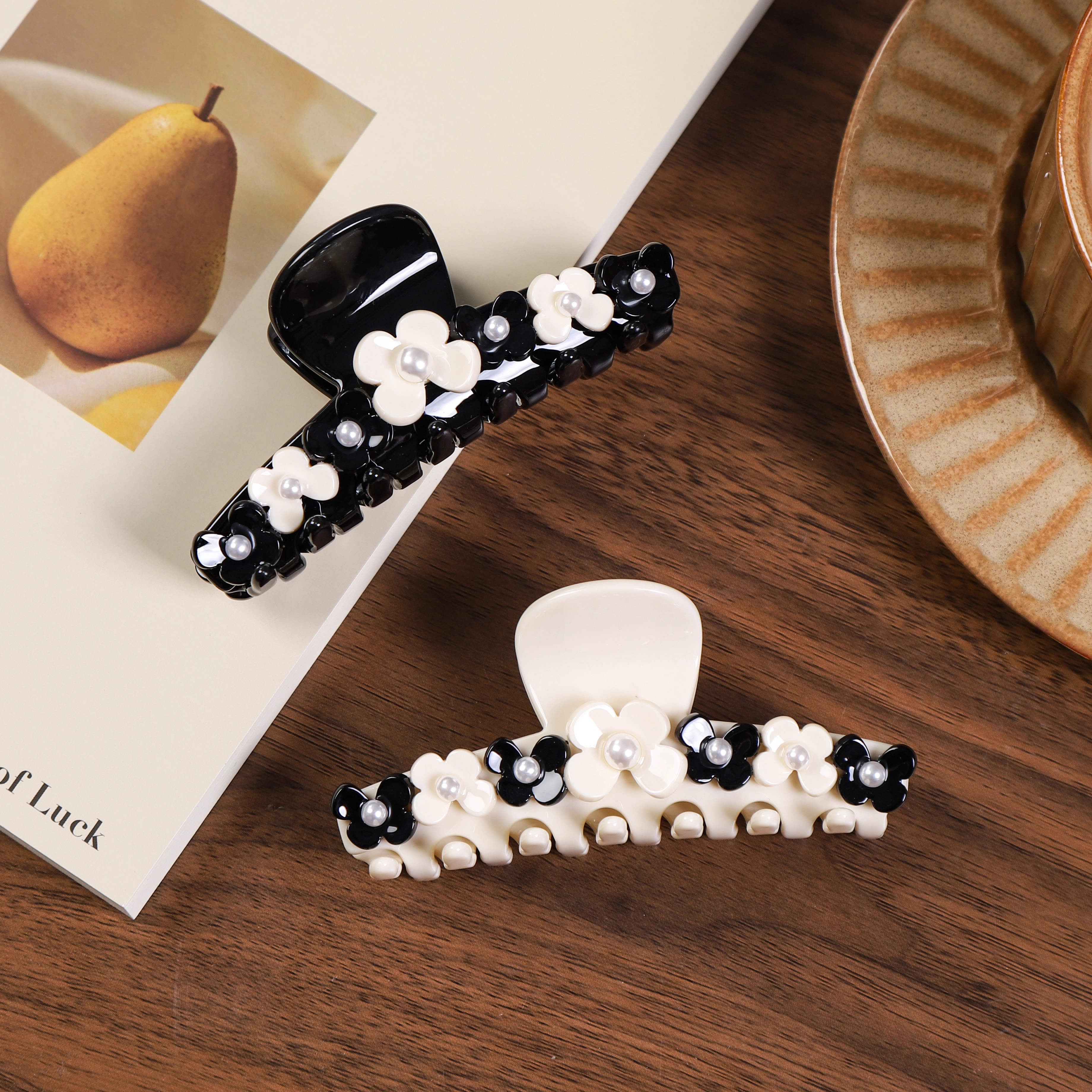 Pinza de garra con forma de flor y perlas de acetato, moderna pinza de tiburón para mujer 1