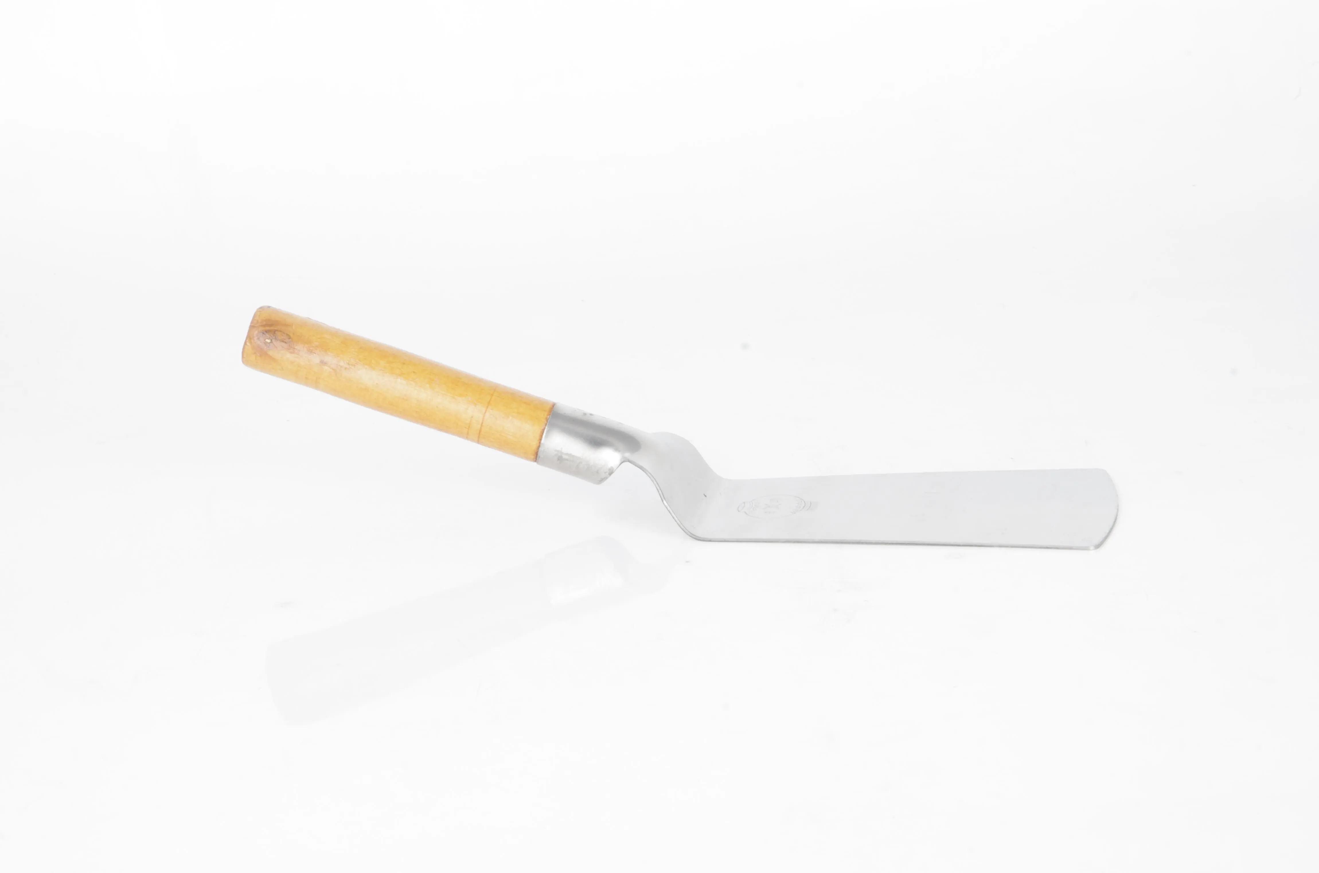 Stainless Steel Plat Spatula With Wooden Handle RGS-Z1555 1