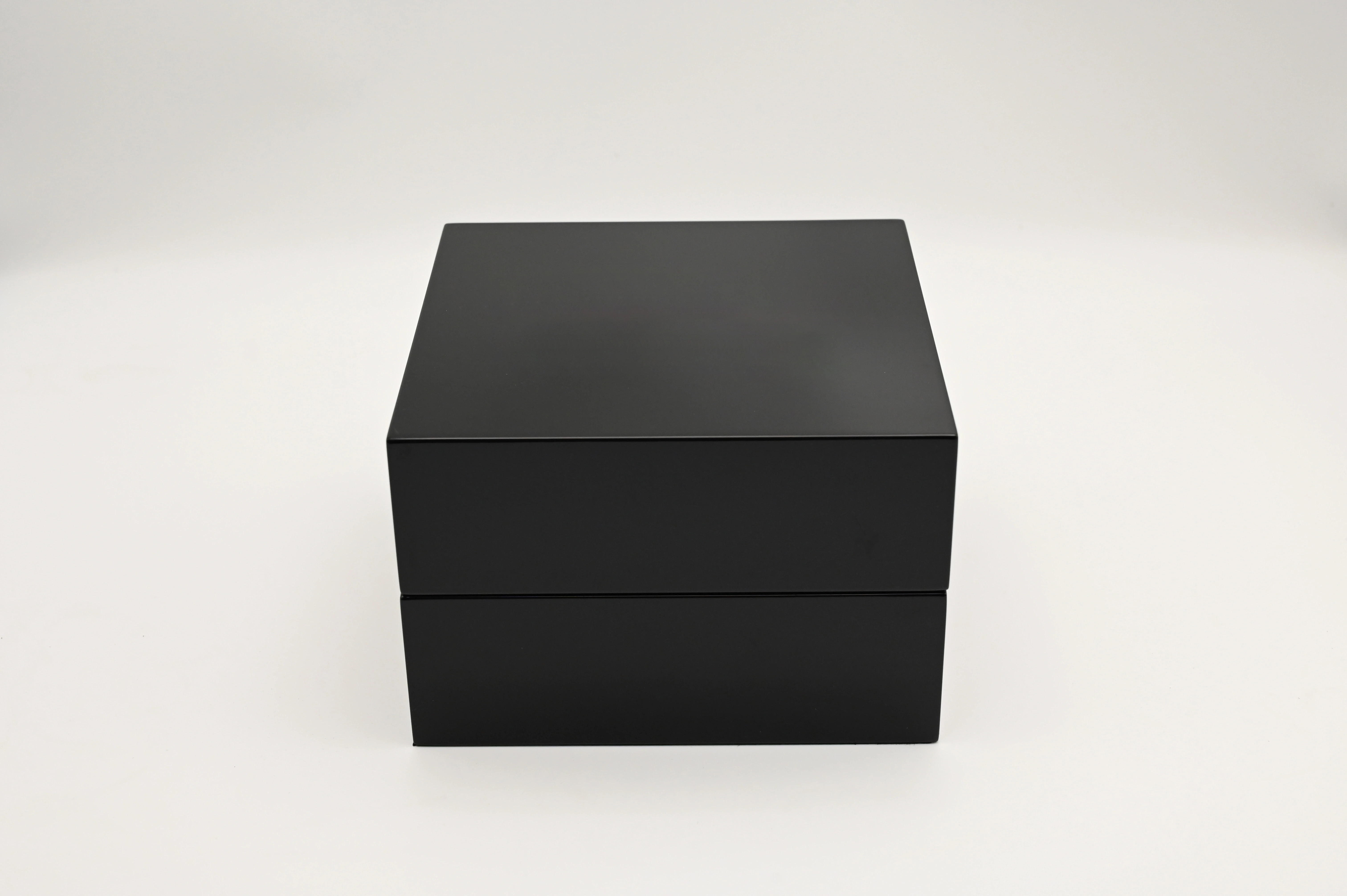 High - end Custom Logo Watch Wood Box - Sleek Black Luxury Storage 1