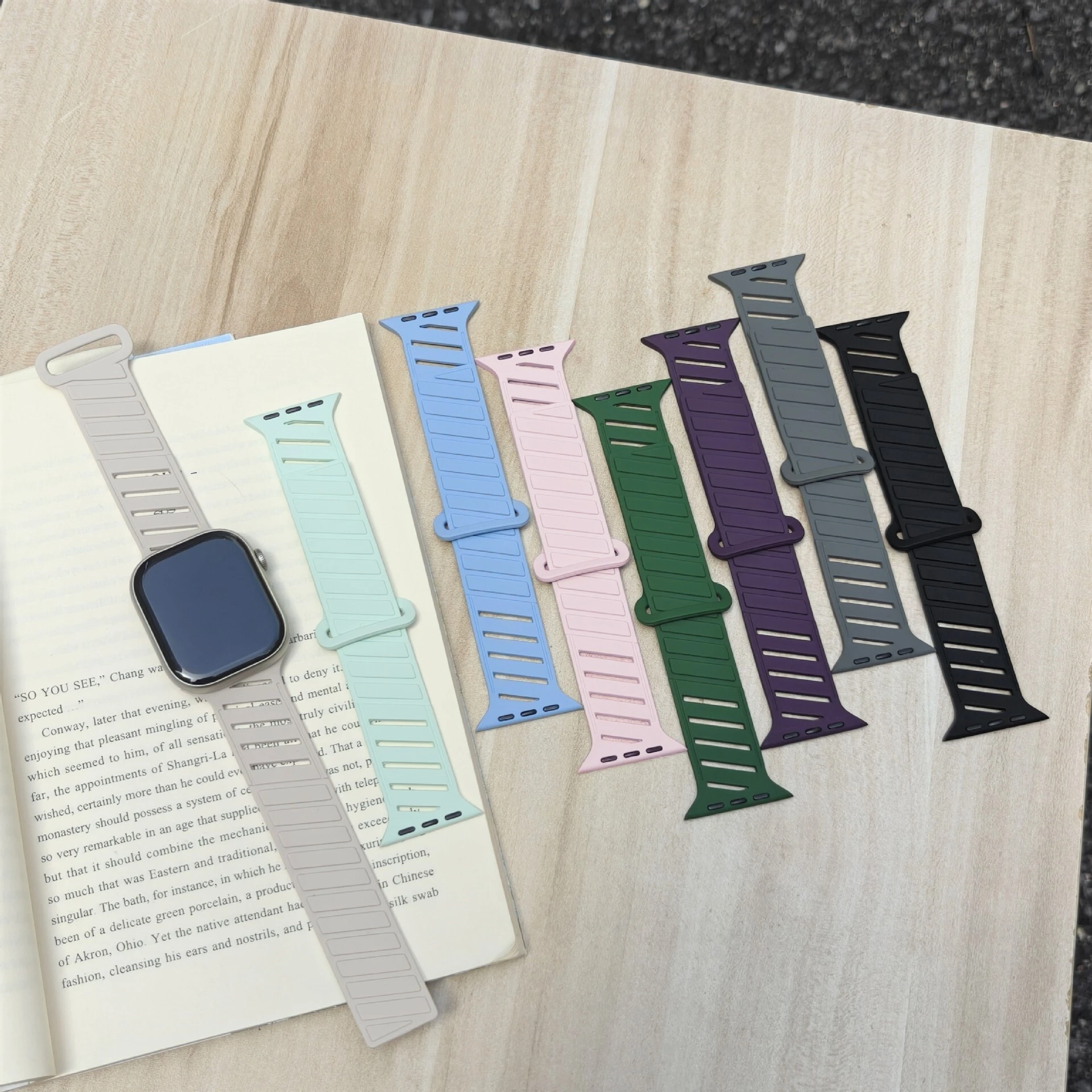 Magnetisches Silikonarmband für die Apple Watch – Weiches Sportarmband für iWatch Ultra/SE/6/7/8/9/10 (22 mm) 1