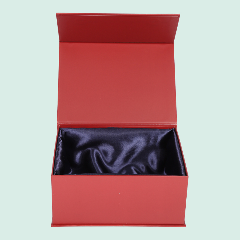 High Quality Magnetic Closure Gift Box for Hair Extensions with Satin Silk liner 5