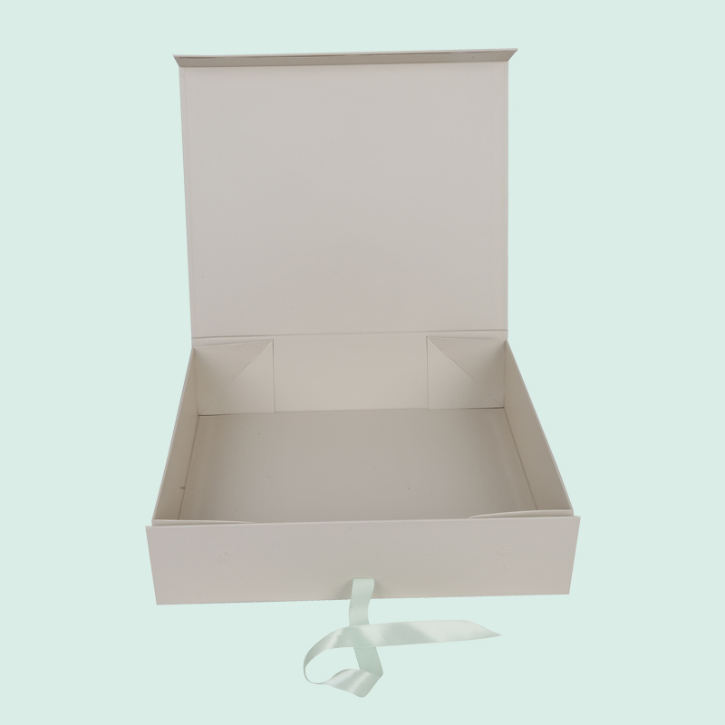 Hochwertige, individuell faltbare Magnetbox mit Band der Marke ipack 4