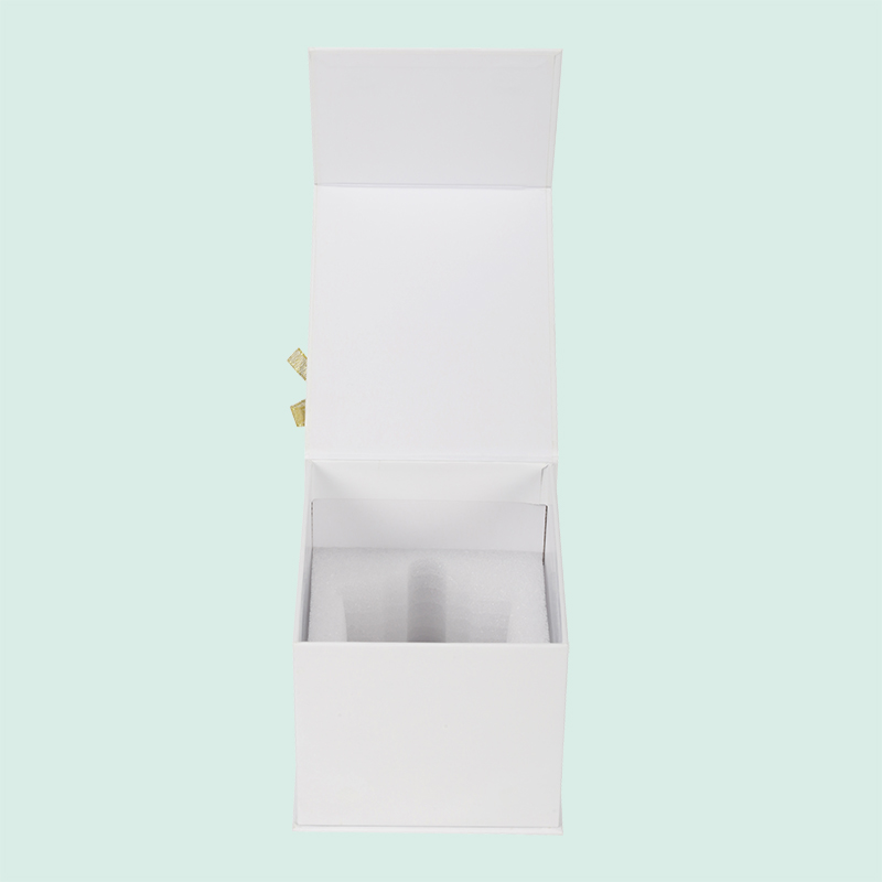 Boîte magnétique en carton rigide sur mesure avec gaufrage et logo en feuille d'or d'ipack 5