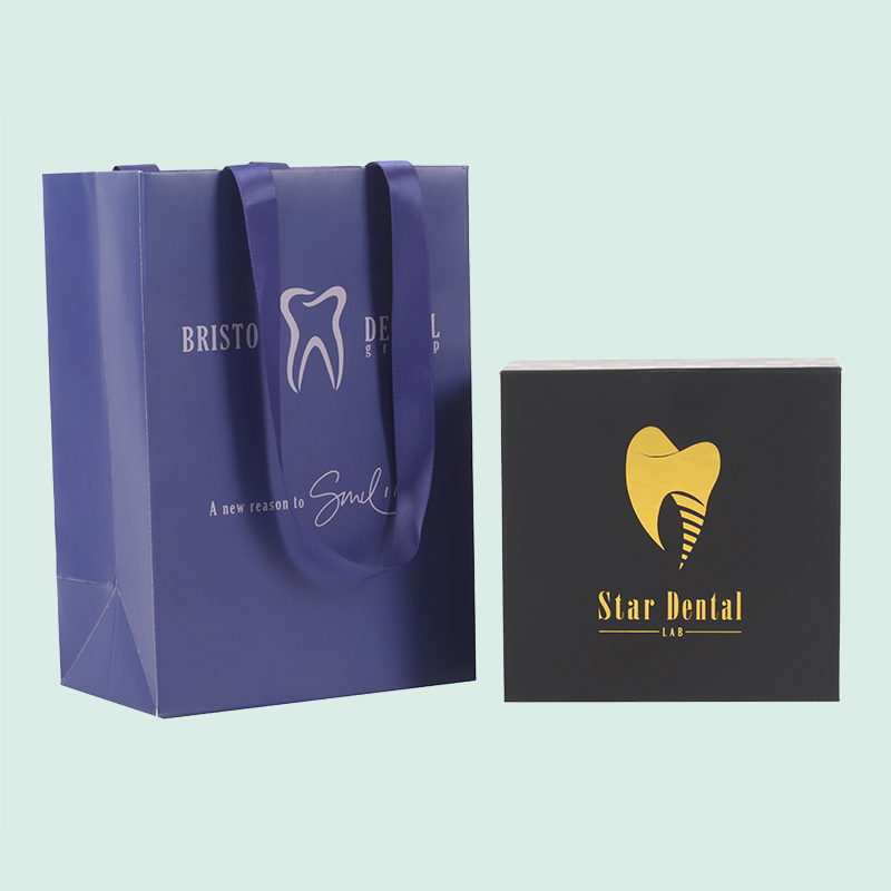 Sacs en papier imprimés personnalisés en gros, sacs en papier rigides à la mode, emballage de vêtements de détail, sac cadeau d'achat d'IPACK 2
