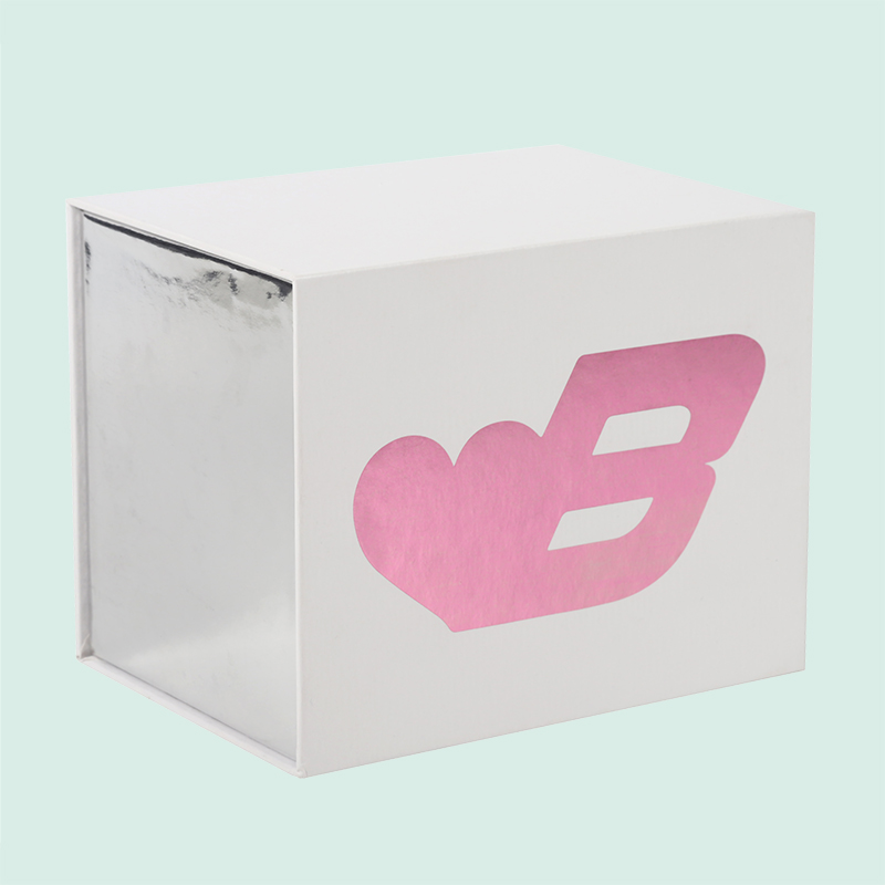 Individuell gestaltete Geschenkboxen mit rosafarbenem Folienlogo, luxuriöse Papierbox mit Magnetverschluss von IPACK 6