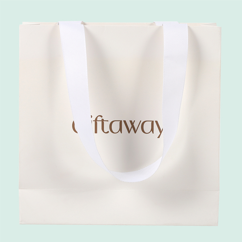 custom paper shopping bags custom  gift bags with logo from Ipack factory 2