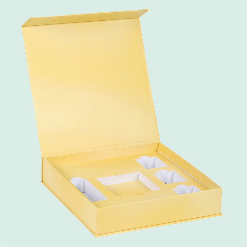 Individuell gestaltbare Geschenkbox für Make-up-Sets – hochwertige Kosmetik-Magnetbox vom Hersteller ipack 1