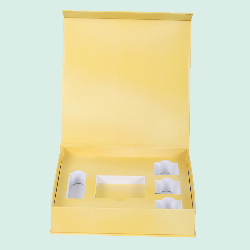 Individuell gestaltbare Geschenkbox für Make-up-Sets – hochwertige Kosmetik-Magnetbox vom Hersteller ipack 3
