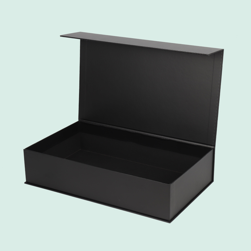 Individuell gestaltbare Geschenkboxen mit schwarzem Magnetverschluss im Großhandel direkt vom Hersteller IPACK 1