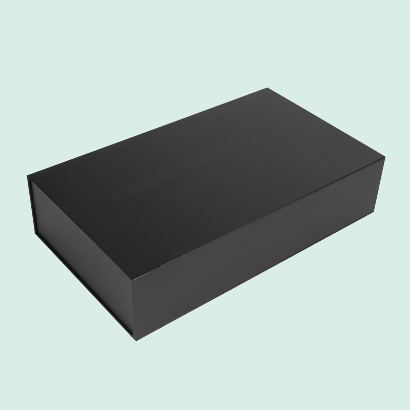 Individuell gestaltbare Geschenkboxen mit schwarzem Magnetverschluss im Großhandel direkt vom Hersteller IPACK 2