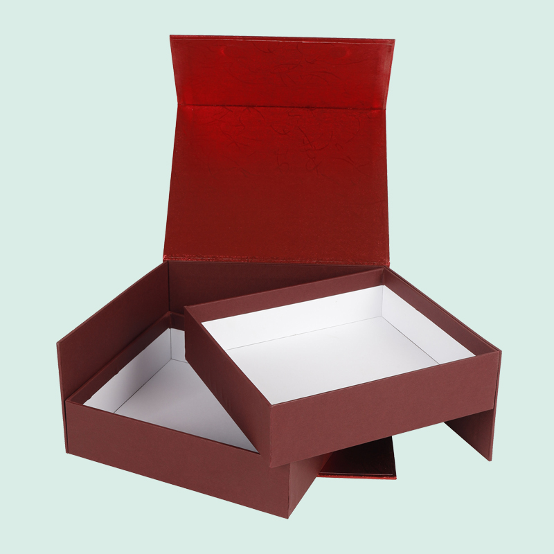 Boîte cadeau magnétique rouge personnalisée de forme spéciale, fabriquée par IPACK 1