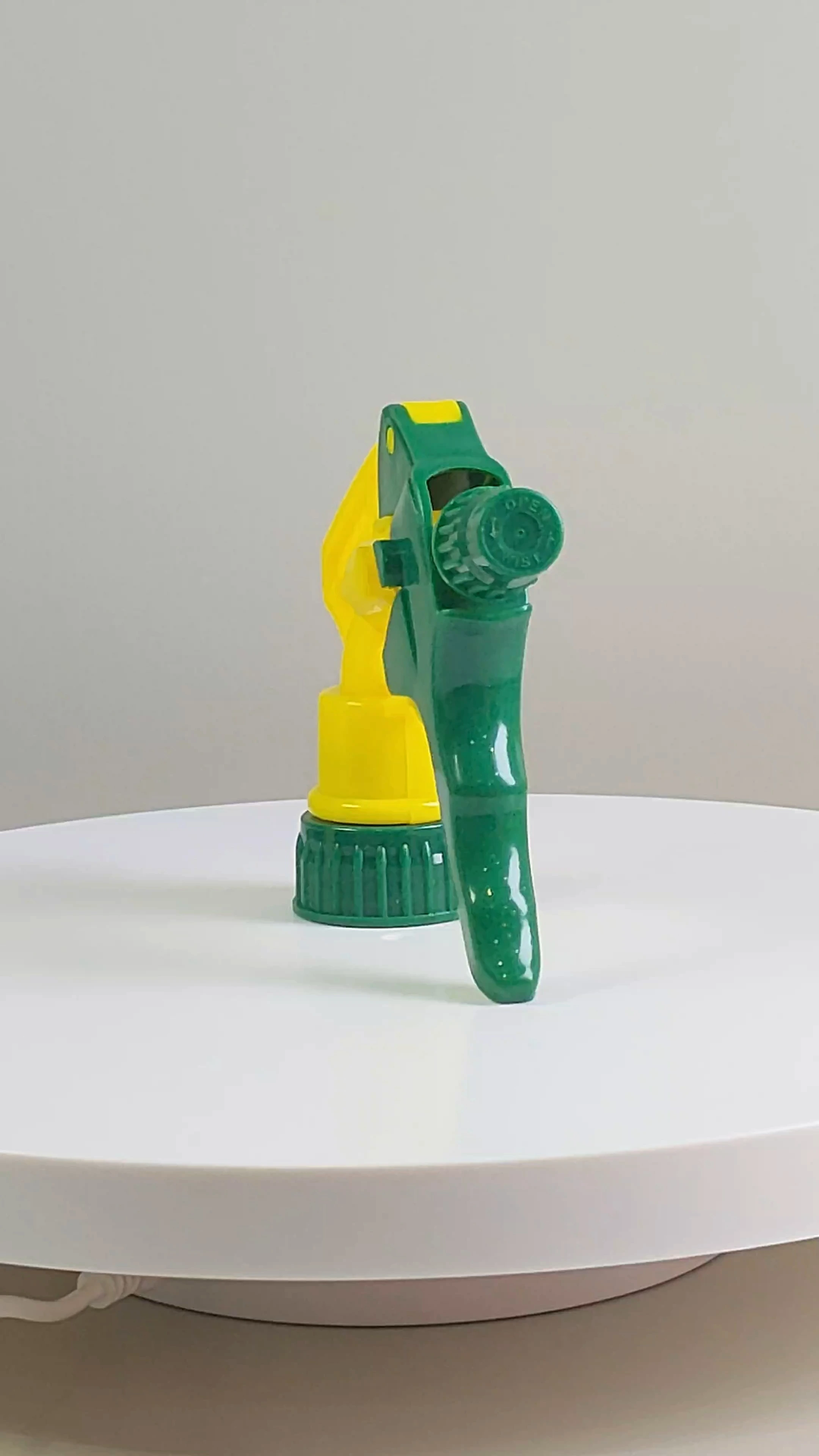 Heavy-Duty Plastic Trigger Sprayer with Lockable Nozzle for Cleaning & Gardening 1