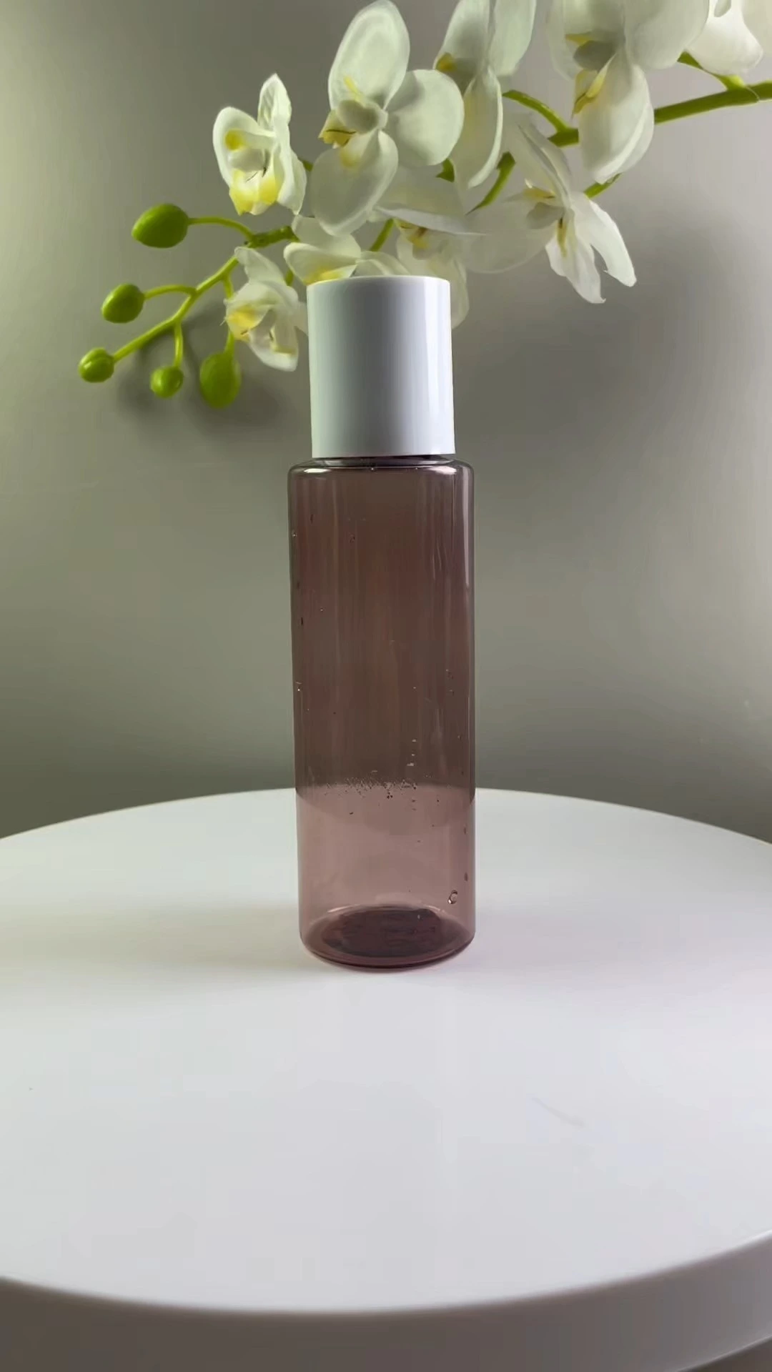 Les fabricants de bouteilles d'eau en PET produisent des bouteilles en plastique pour les contenants de shampoing et de gel douche 1