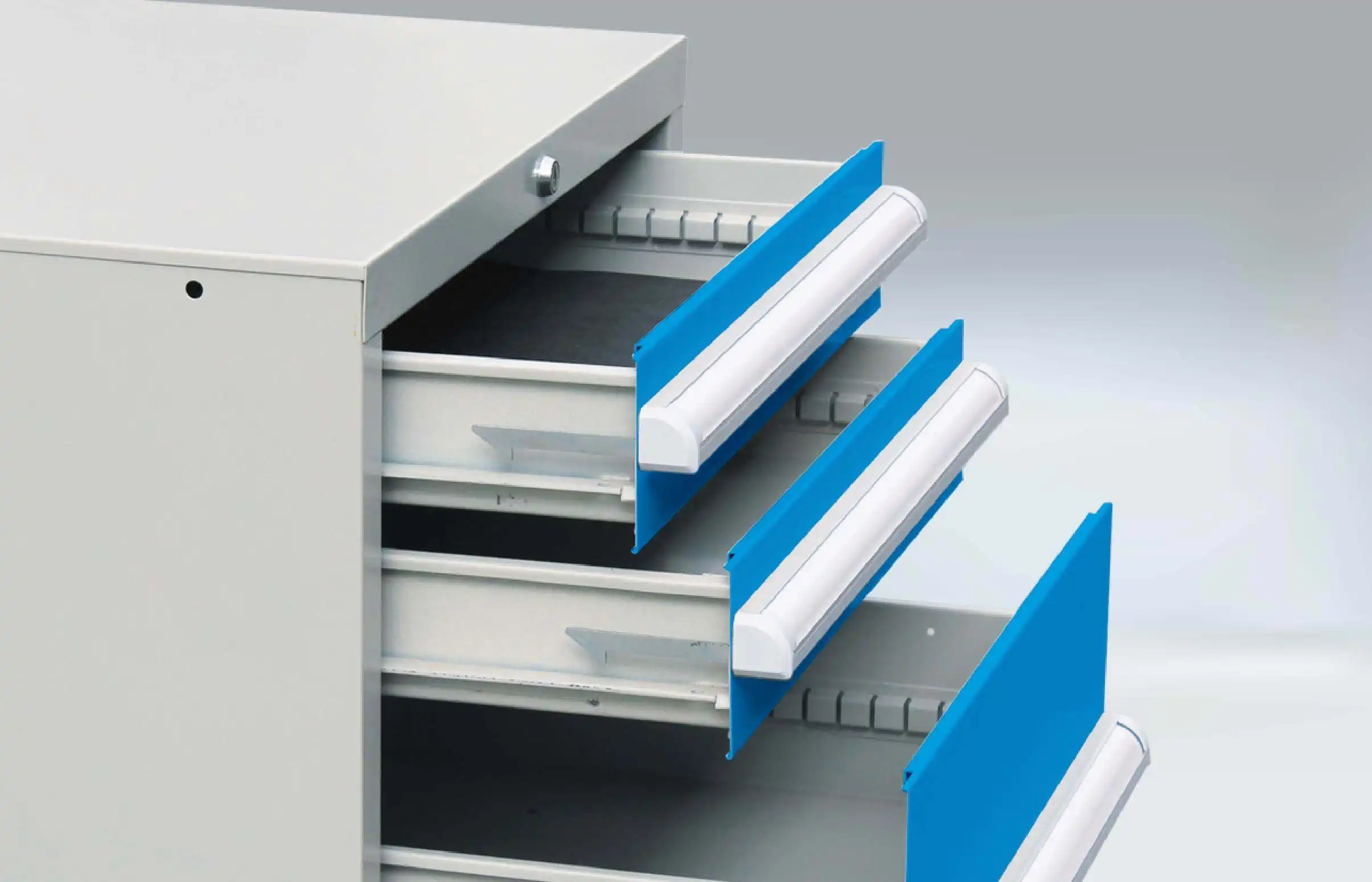 Heavy Duty Large Workbench with Drawer Locks 2
