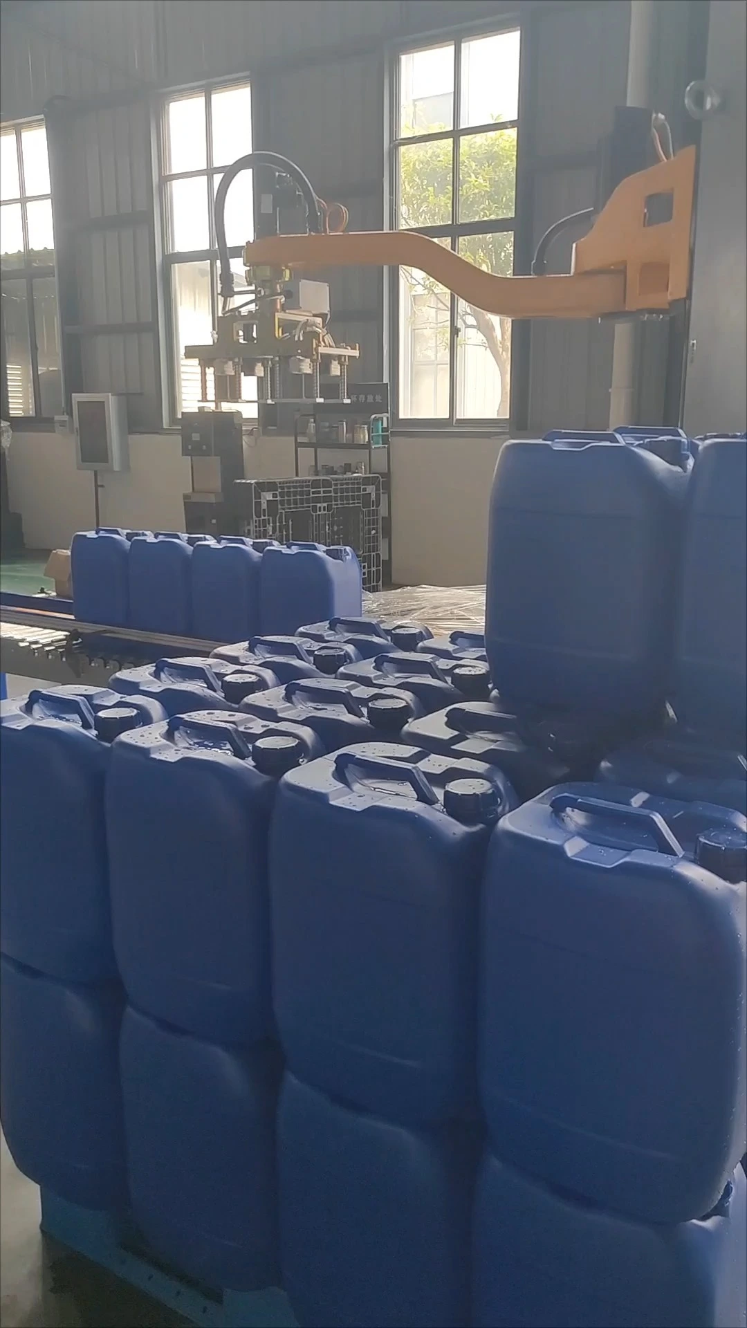 Pallettizzatore automatico a colonna singola con benna a collo stretto da 25 kg - WKD-JMD20 (doppio prelievo) 1