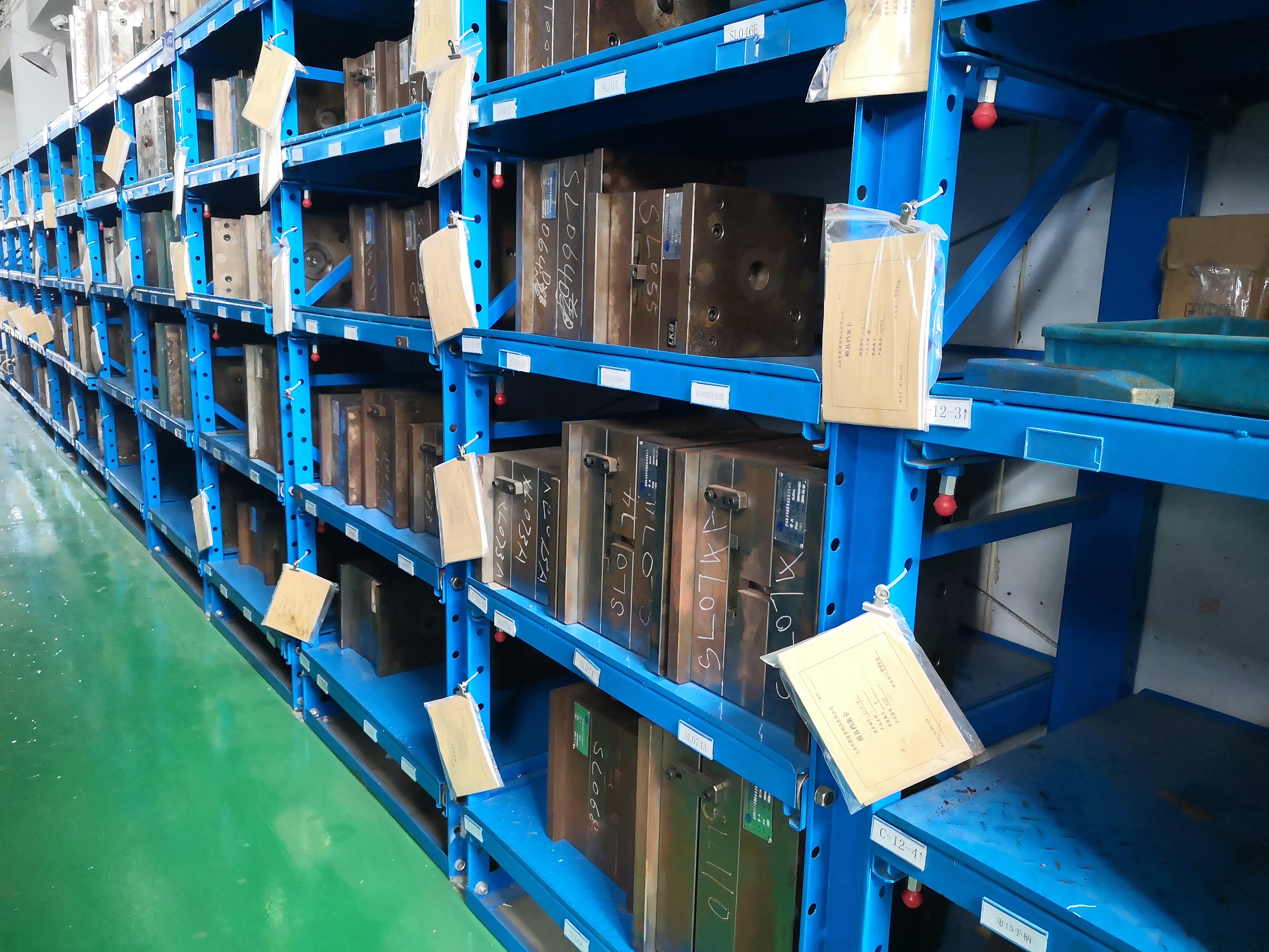 Injection moulding tools