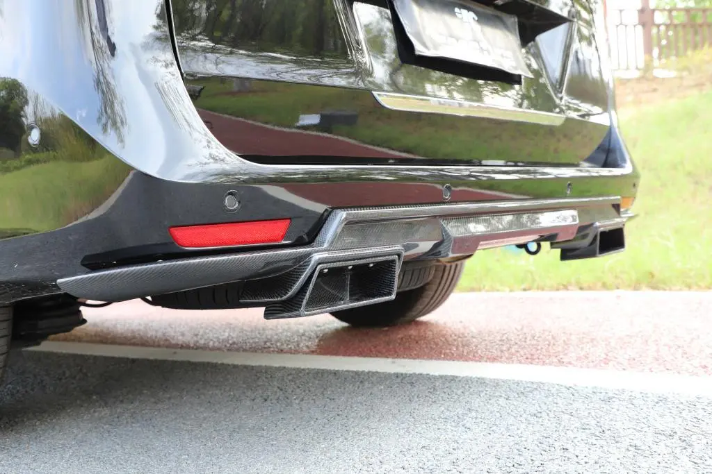 ML-YBX013 Carbon Fiber Rear Diffuser for Mercedes Benz V-Class V200D V250 2016-2018 1