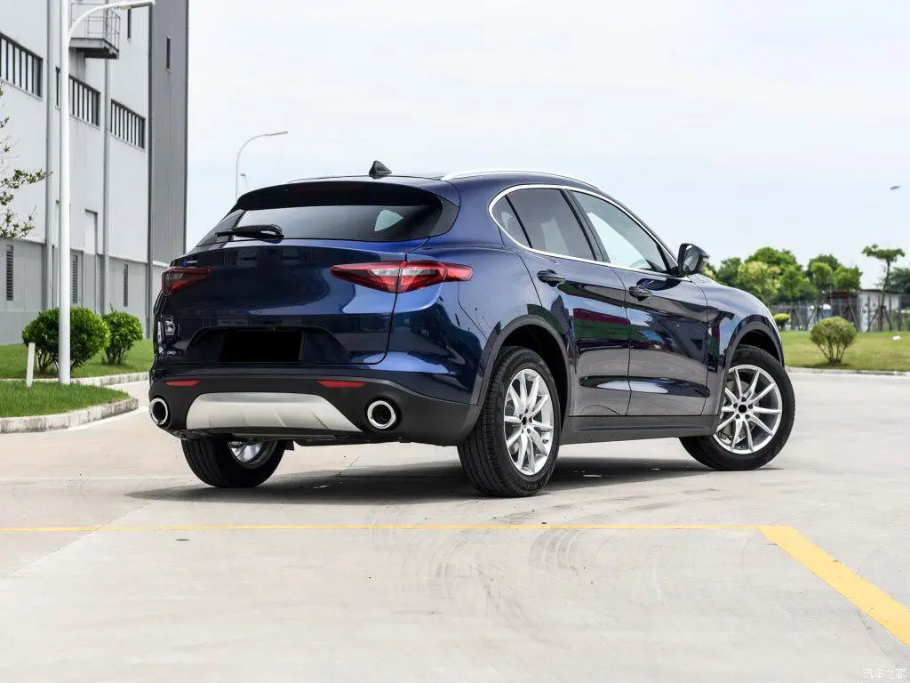 ML-XM400 Carbon Fiber Rear Roof Spoiler for Alfa Romeo Stelvio Quadrifoglio 2017 2018 1
