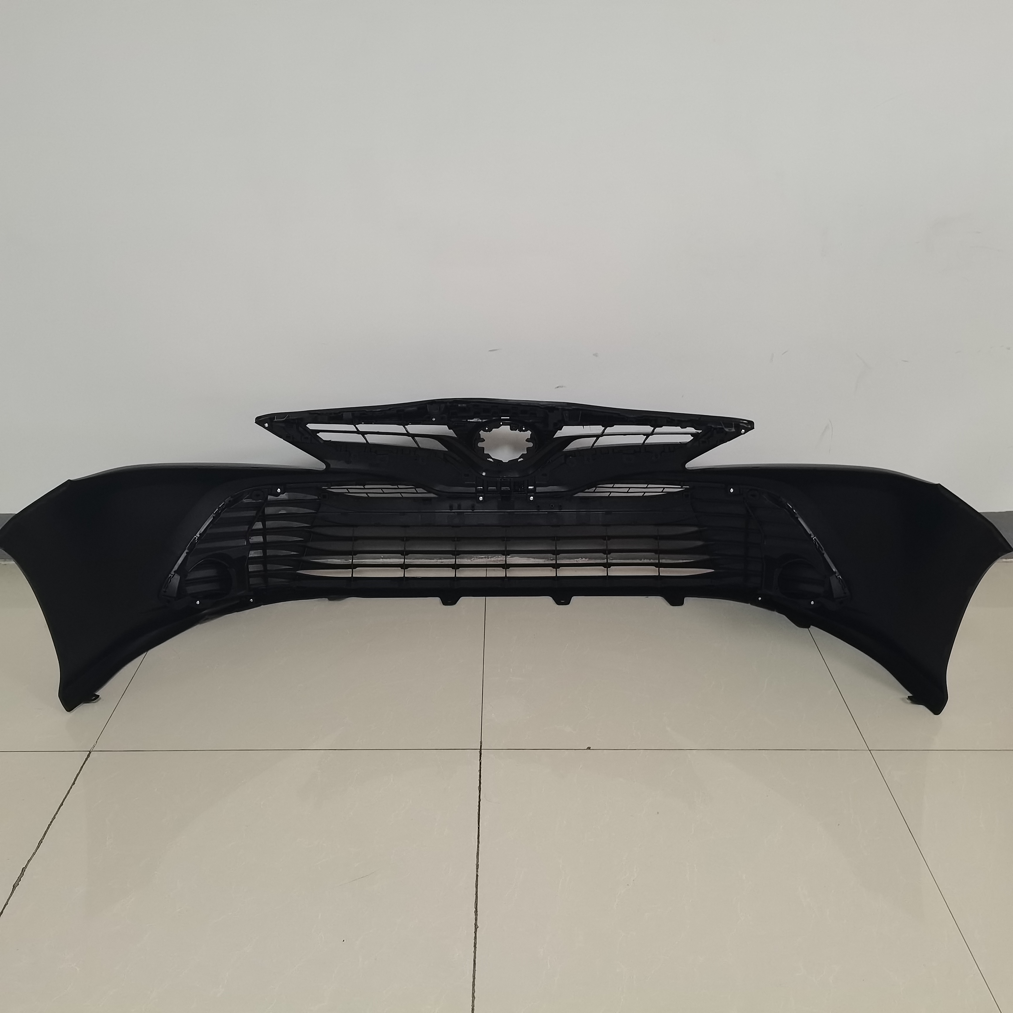 غطاء المصد الأمامي & طقم تجميع الشبك لسيارة تويوتا كامري LE موديل 2018 8