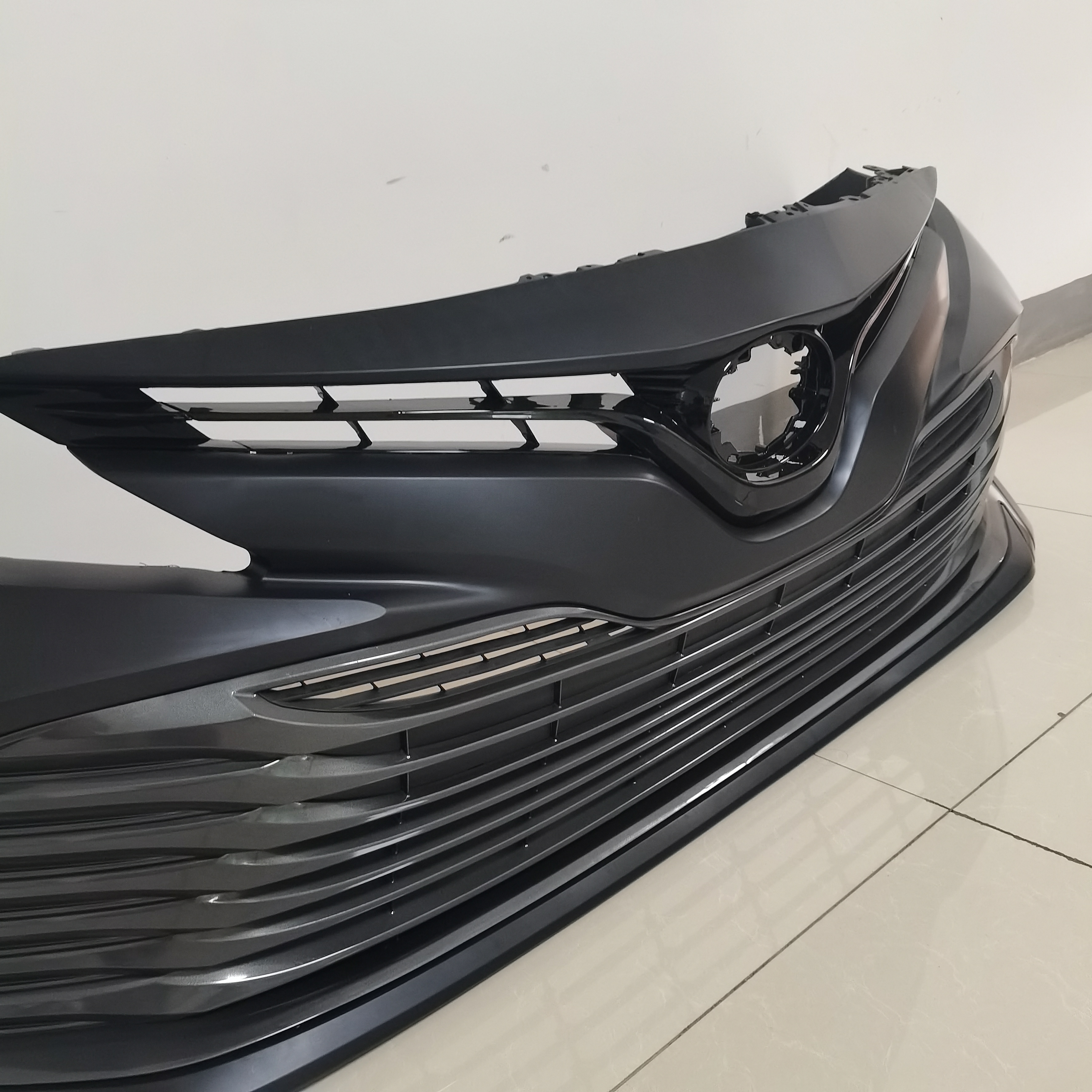 غطاء المصد الأمامي & طقم تجميع الشبك لسيارة تويوتا كامري LE موديل 2018 7