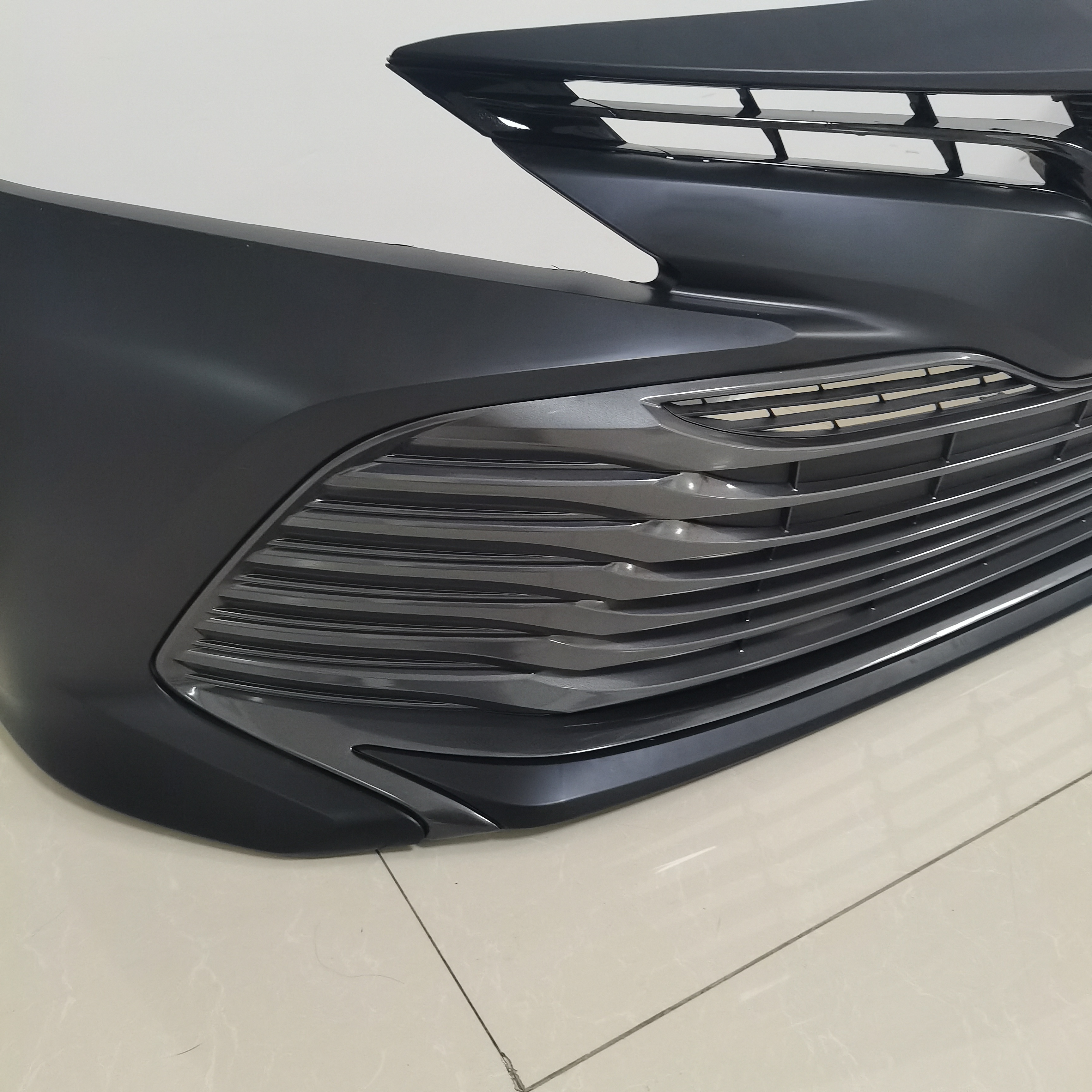 غطاء المصد الأمامي & طقم تجميع الشبك لسيارة تويوتا كامري LE موديل 2018 9