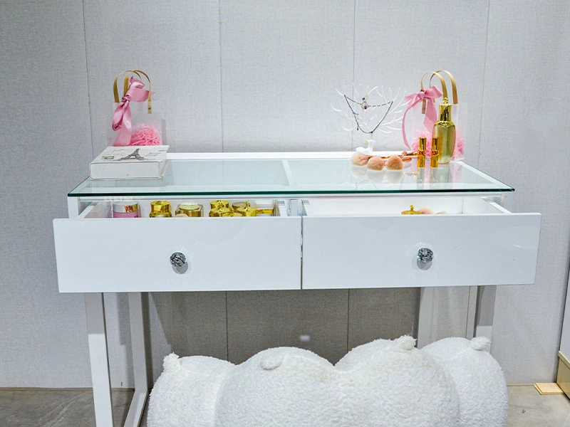 Rodeur de tiroir 3 avec des jambes de fer High Gloss MDF MAVALUP Vanité 1