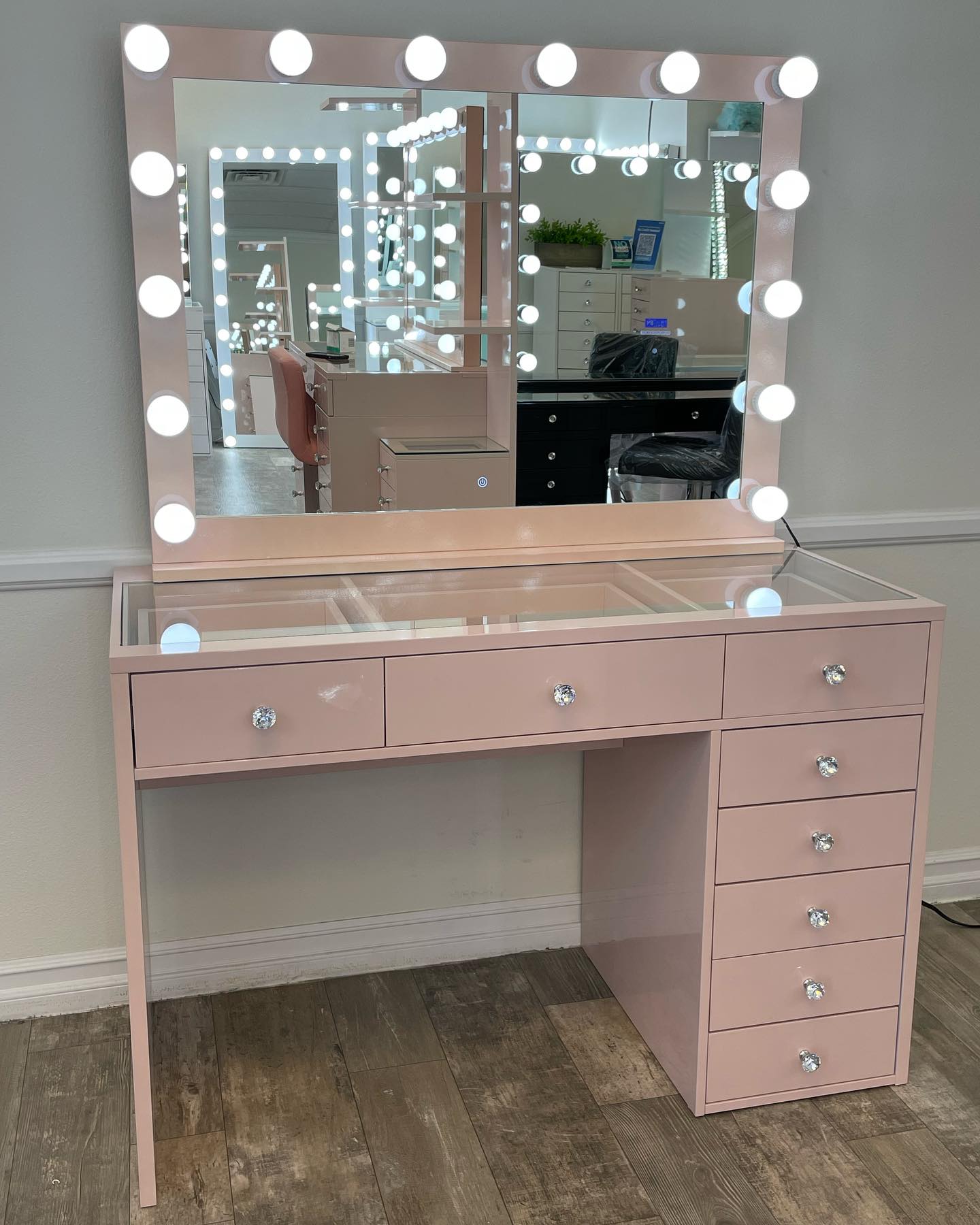 Coiffeuse laquée blanche brillante la plus populaire, coiffeuse à 7 tiroirs avec poignée en cristal et fonction Bluetooth, grand miroir à ampoule1755748094405515 3