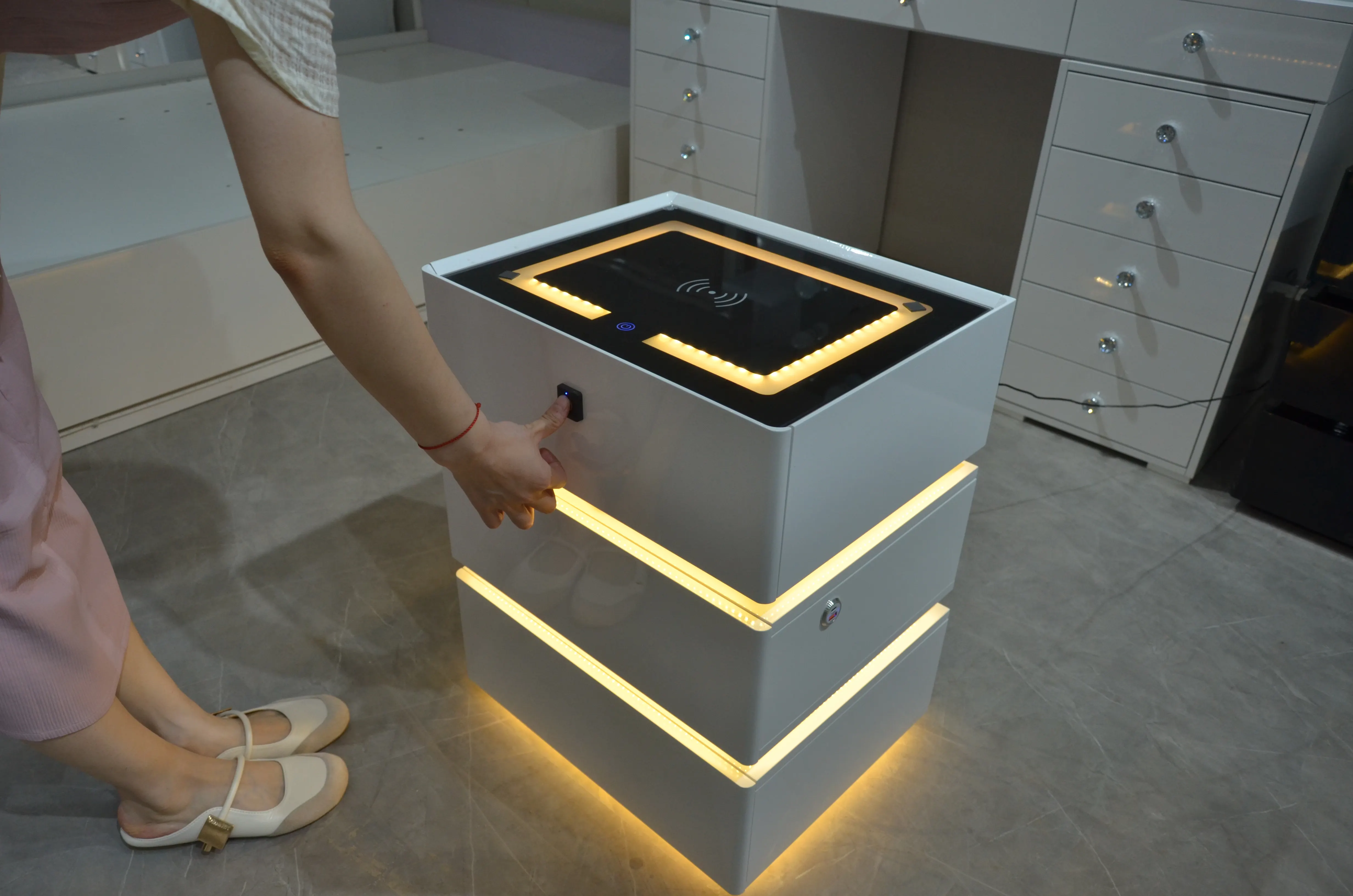 High Quality Bedside Table Company 3