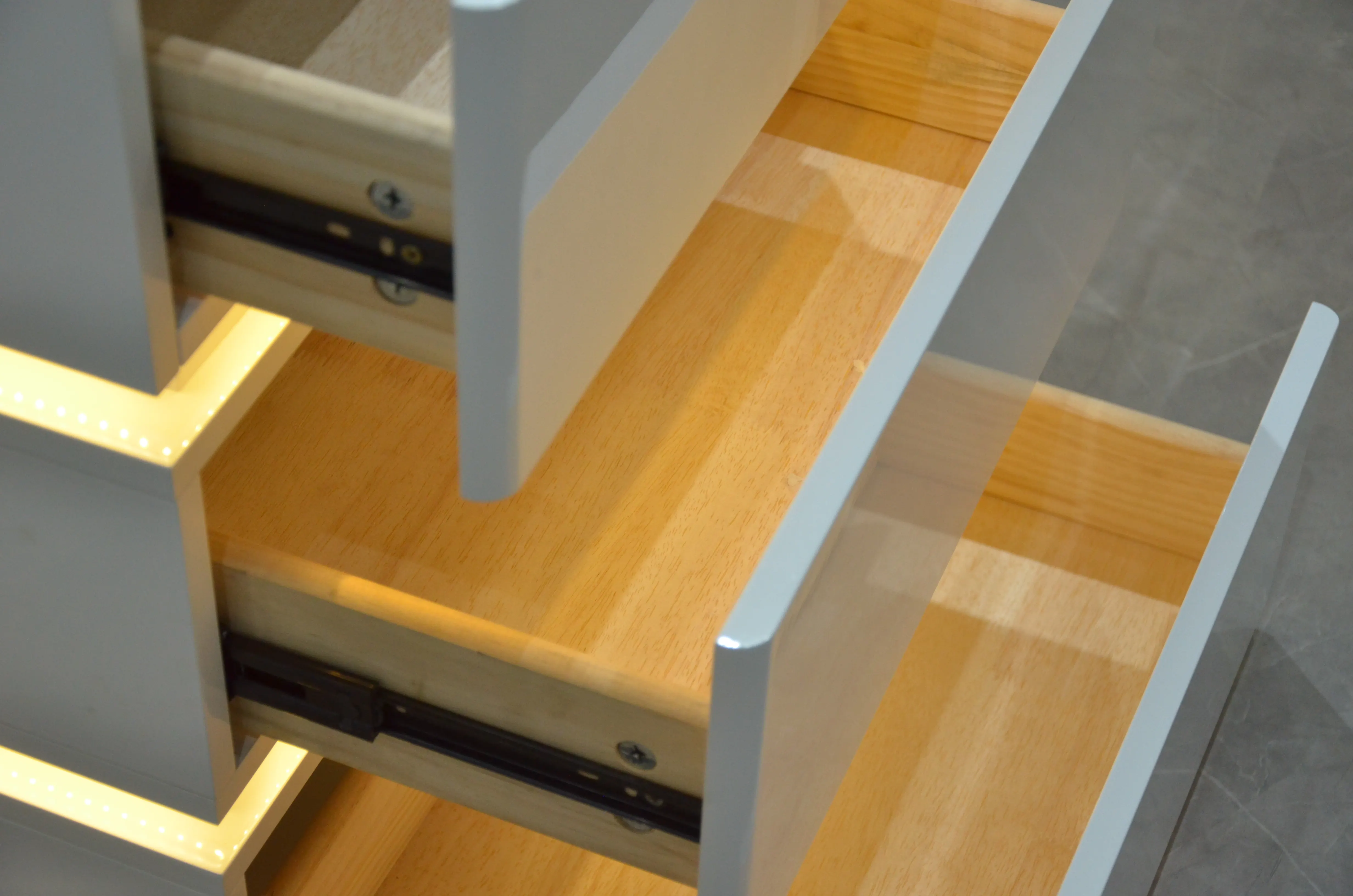 High Quality Bedside Table Company 4