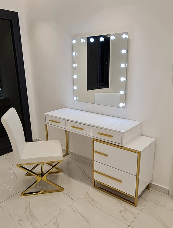 Coiffeuse de style moderne avec pieds en acier inoxydable doré et peinture blanche brillante pour meubles de chambre à coucher et salon2 1
