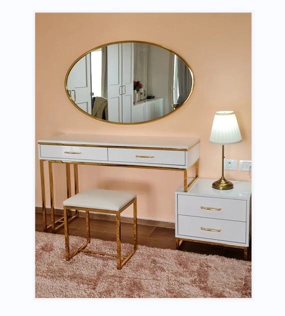 Coiffeuse de style moderne avec pieds en acier inoxydable doré et peinture blanche brillante pour meubles de chambre à coucher et salon1756434312903795 1