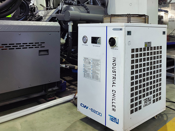 مبرد مياه صناعي TEYU CW-6200 لتبريد فعال لآلات حقن البلاستيك