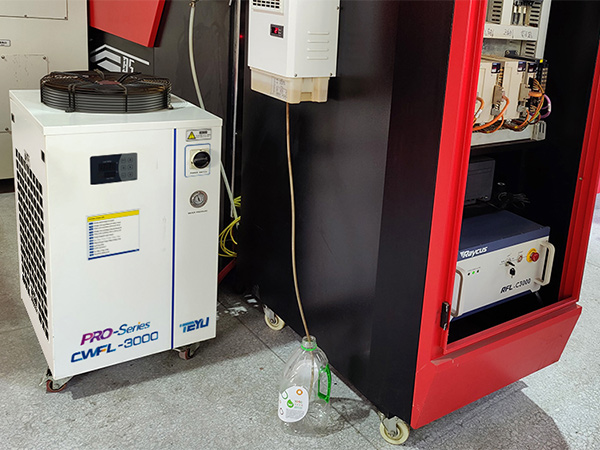 مبرد ليزر الألياف TEYU CWFL-3000 لتبريد معدات ليزر الألياف بقدرة 3000 واط