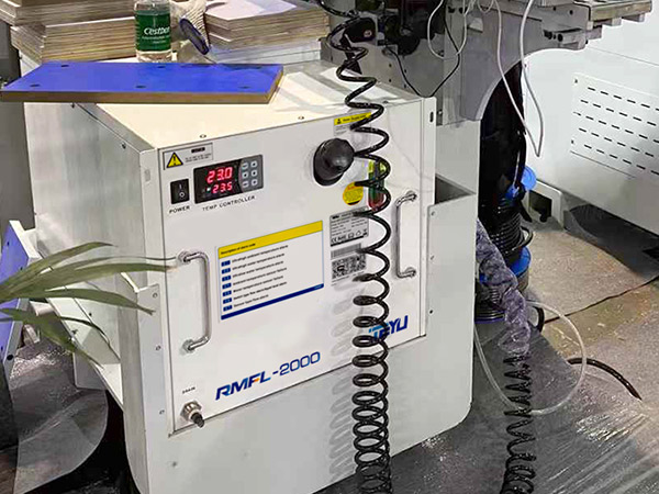 مبرد ليزر TEYU RMFL-2000 مثبت على الرف لمعدات تشكيل حواف الليزر