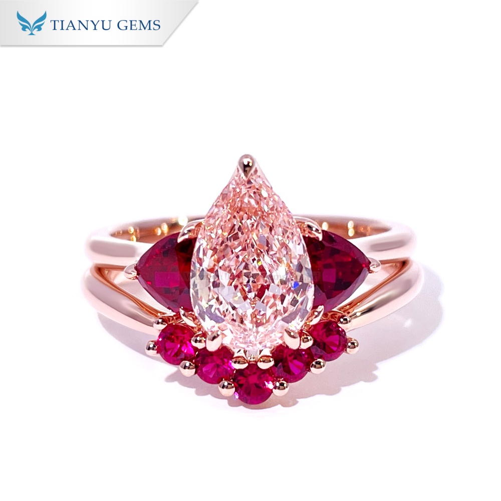 Conjunto de anéis de diamante rosa cultivados em laboratório com lapidação  pera Tianyu Gems em ouro rosa para casamento | Tianyu Gems, image size:1000x1000