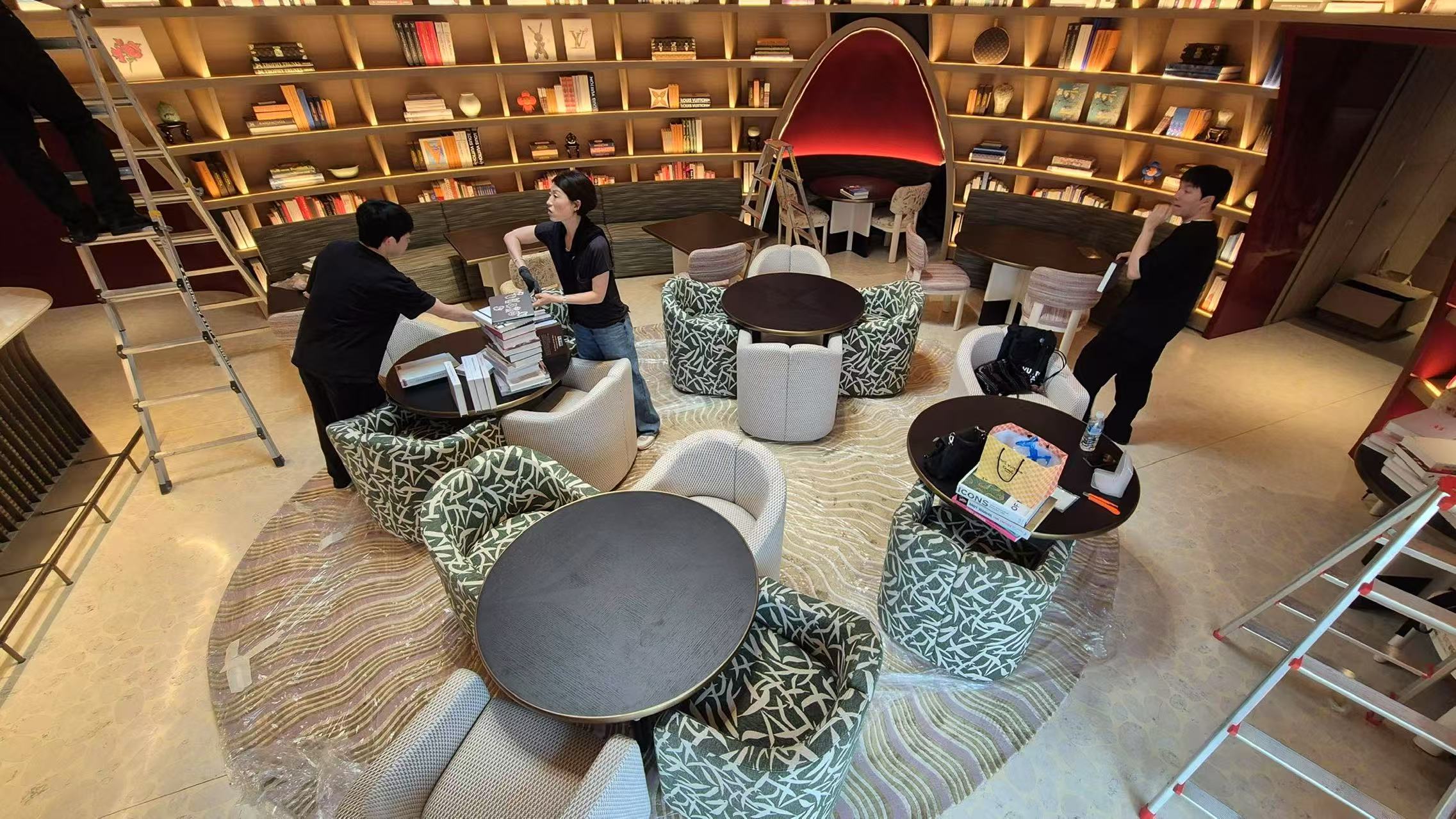 EKAR FURNITURE's Coffee Shop Project in South Korea: Where Design Meets Delight