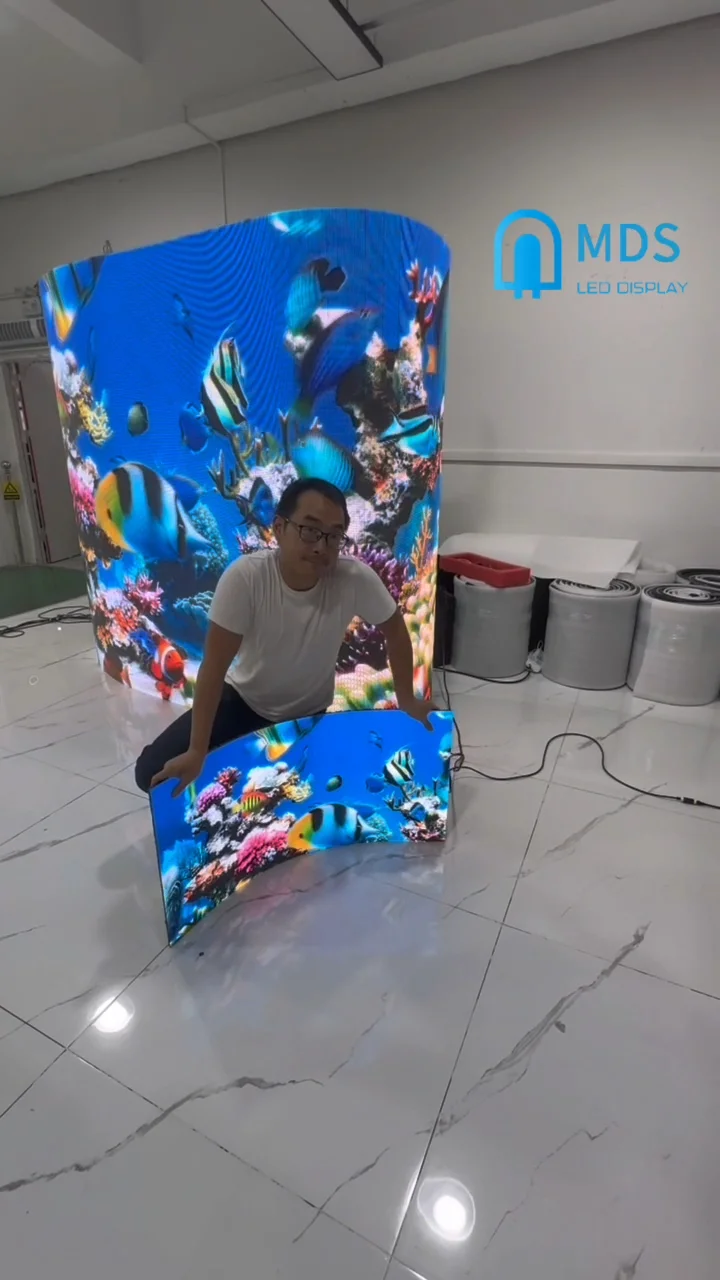 Scáileán taispeána scrollaithe LED ultra-thanaí P1.56 atá ag díol go te,  scáileán scrollaithe LED lán-daite, image size:720x1280